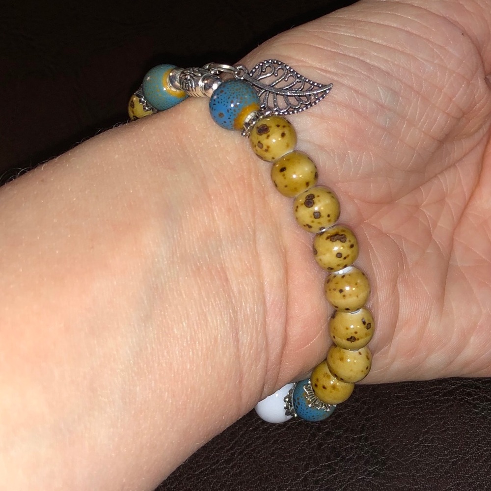 Beaded bracelet with silver leaf accent